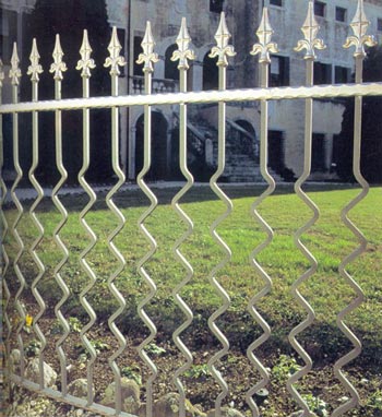 Необычный кованый забор