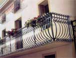 Балконная кованая ограда для старинных домов